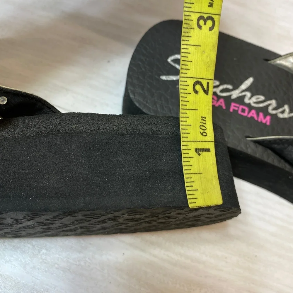Skechers Womens 9 Platform Flip Flops Yoga Foam Rhinestone Black Wedge Sandals